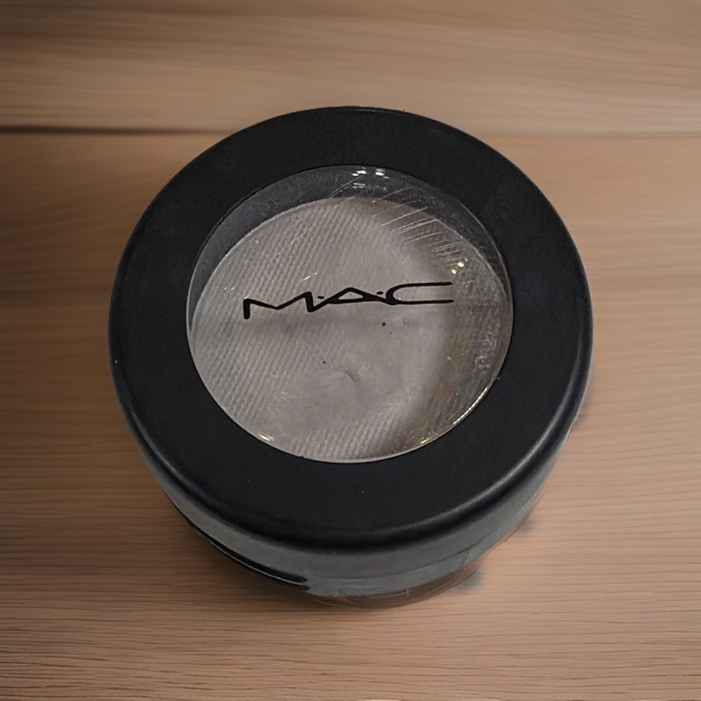 MAC Issue Satin Eyeshadow White Ivory Discontinued 1.5g Made In Canada